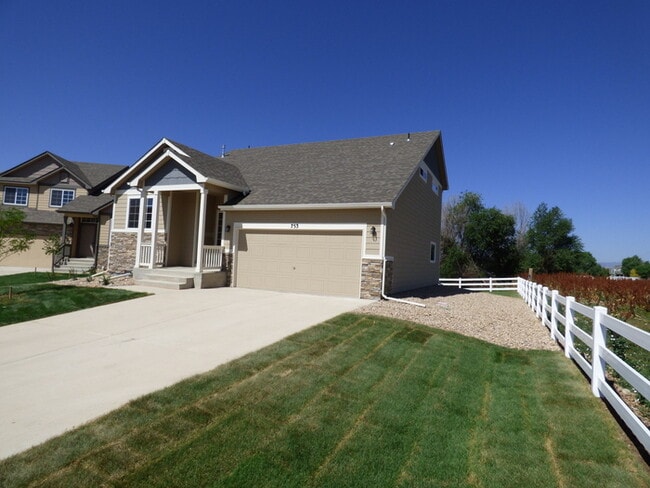 Building Photo - Tri-Level 3 Bedroom Home in Village East Subdivision in Windsor