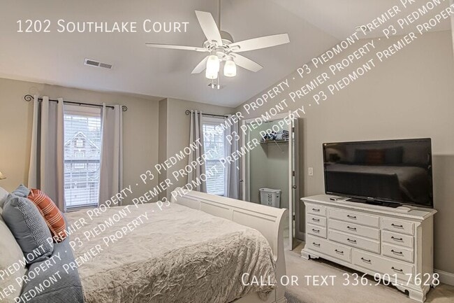 Photo - 1202 Southlake Ct