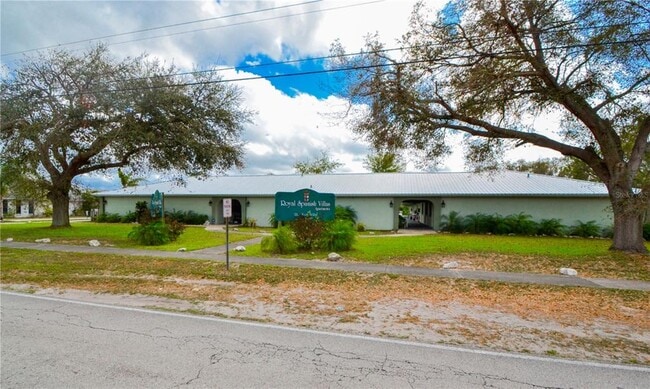 Building Photo - 2205 Knox McRae Dr Unit 20 Rental