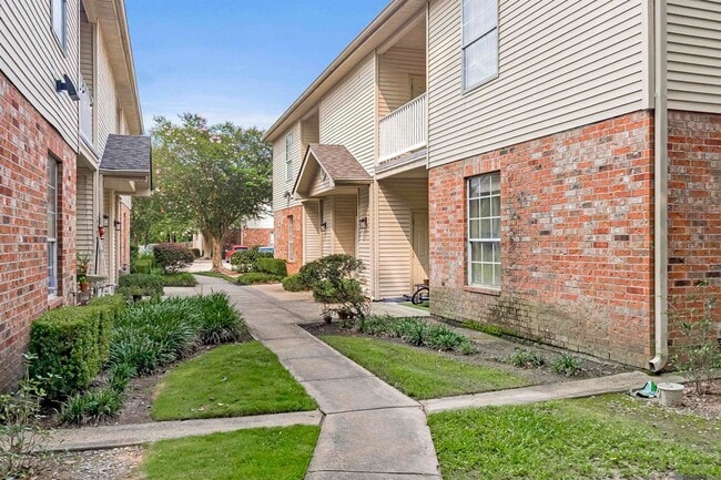 Building Photo - 900 Dean Lee Dr Unit 1504
