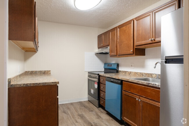 2BR, 2BA - 1115 SF - Kitchen