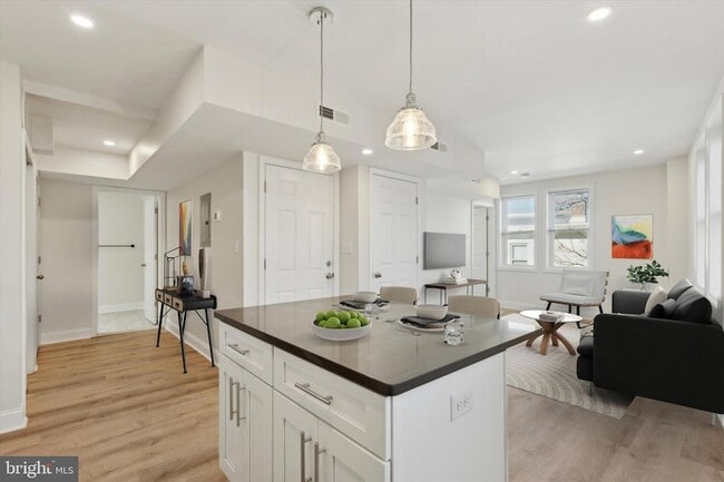 Building Photo - 137 E Spring Ave Unit 2R