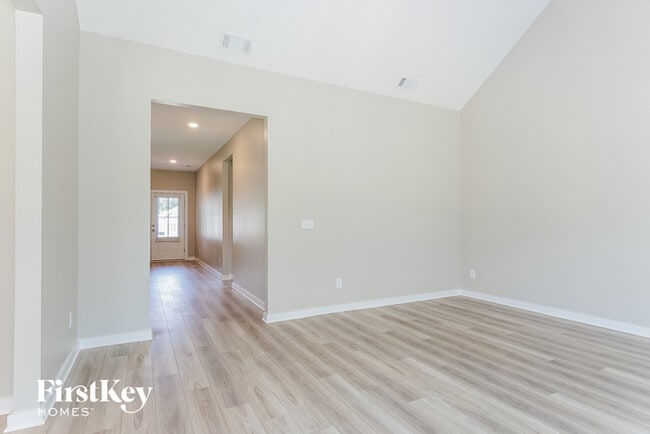 Photo - 186 Crossroads Cir