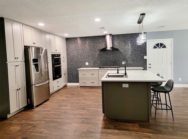 Photo - 4170 Amir St