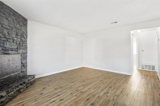 Photo - 10207 Brownie Dr Unidad B