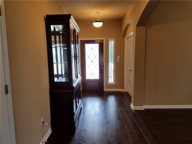 Photo - 743 Easton Dr