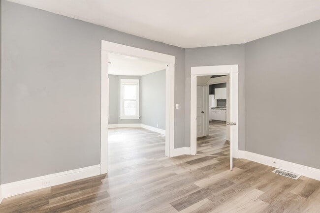 Photo - 2109 Claussen St