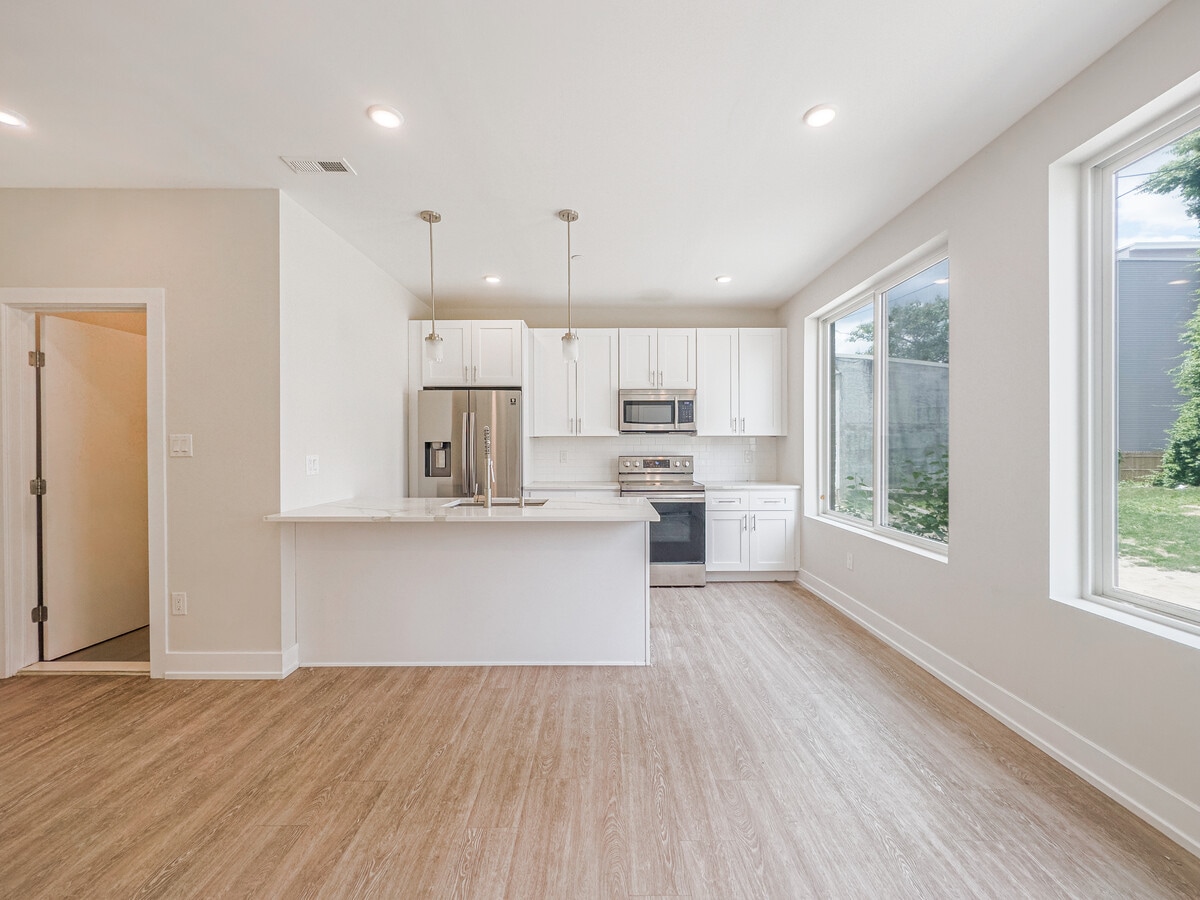 Photo - 2155 N Darien St