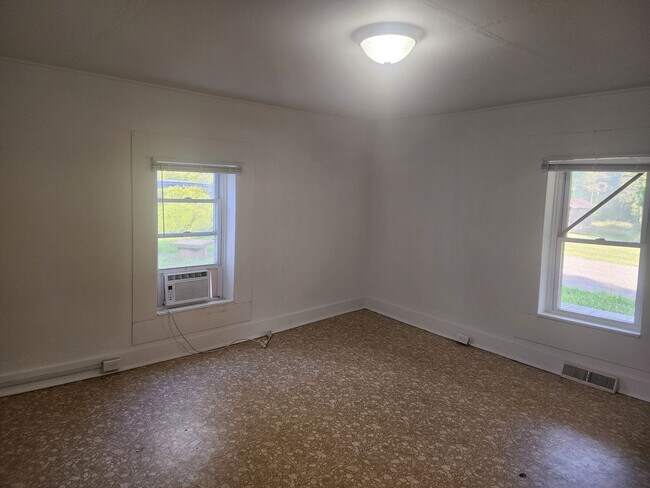 Photo - 2 Bed 1 Bath House Siloam Community