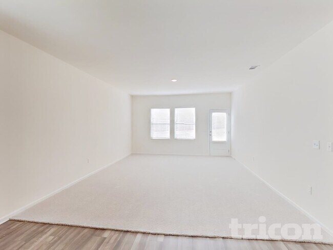 Photo - 305 Nasturtium Wy