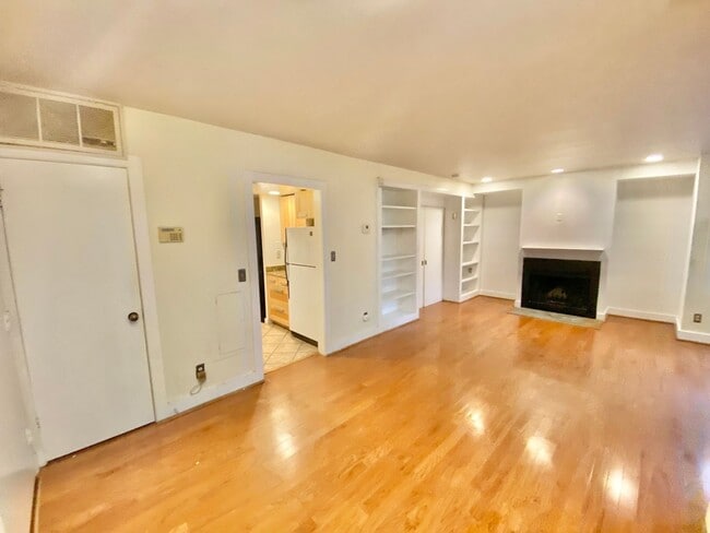 Photo - Dupont Circle 1 Bedroom Charmer with Patio... Unit 1