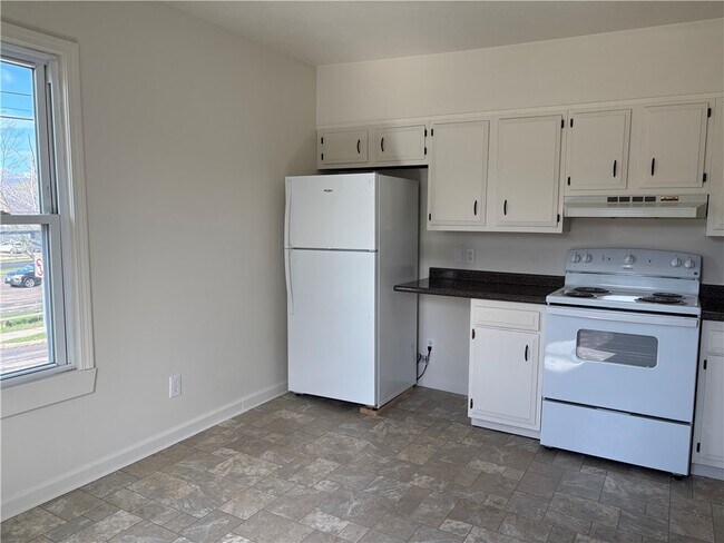 Photo - 122 W High St