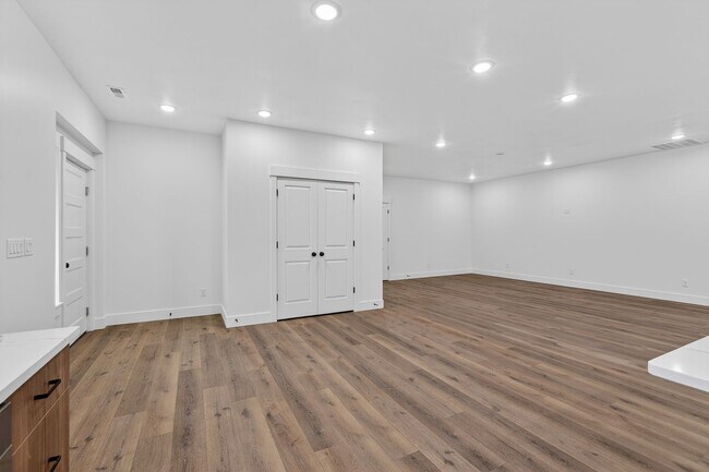 Photo - L199ER Unit #1 - UPSTAIRS