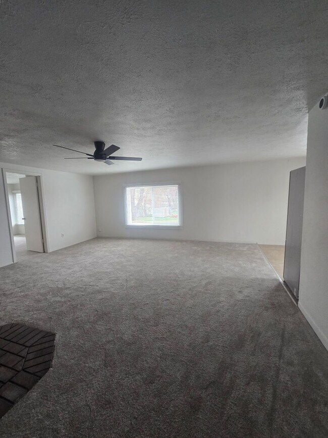 Photo - 2 bed 1 bath Recently Remodeled