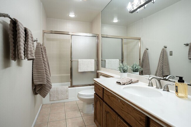 Photo - 5200 S Lakeshore Dr