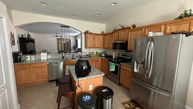 412 Waterside Cir