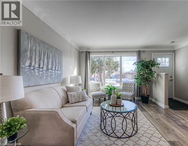 Photo - 156 Donald St