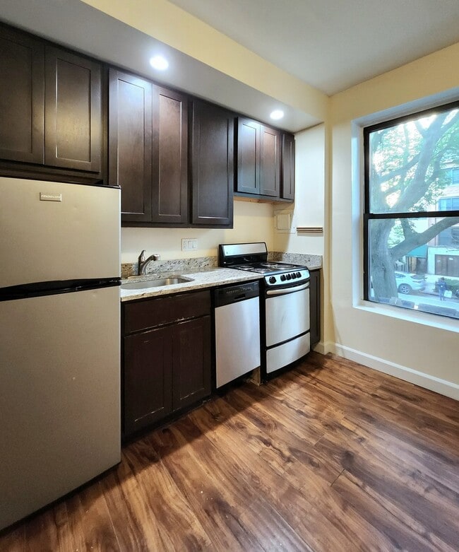 Photo - 1430 N Dearborn Pkwy Unit 202