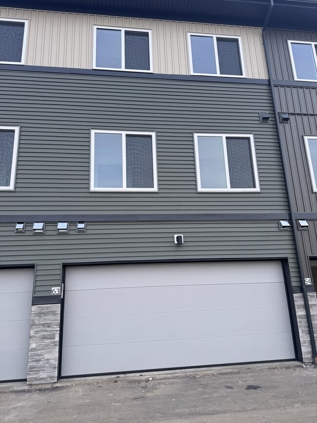 Photo - 18120-18128 28 Ave SW