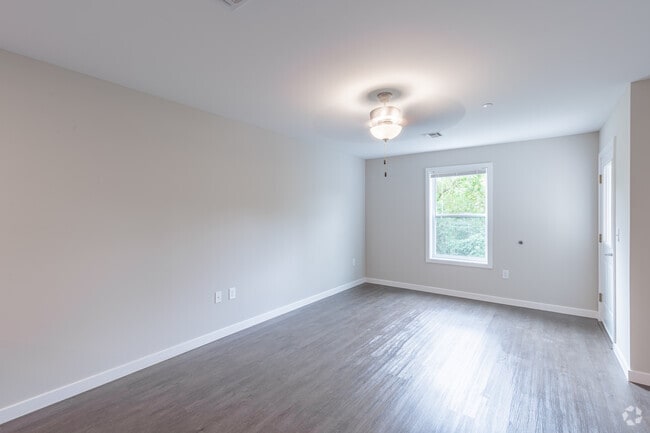 1 BR, 1 BA - 677SF - Living Room