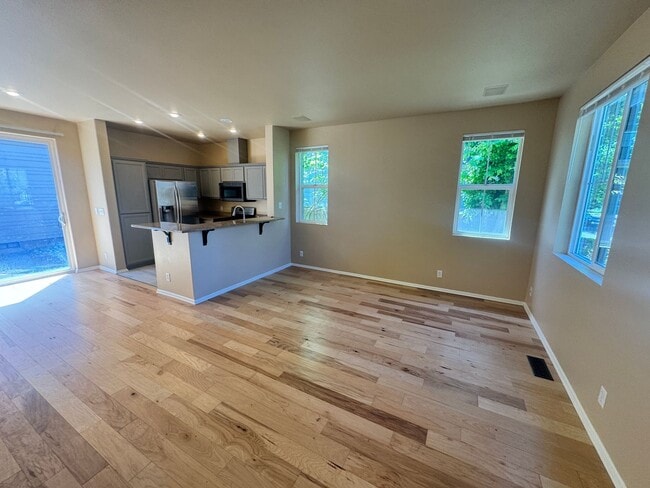 Photo - 3 Bedroom 2.5 bathroom West Eugene Home