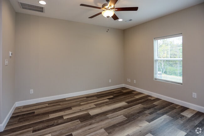 3 BR, 2.5 BA - 1,516SF