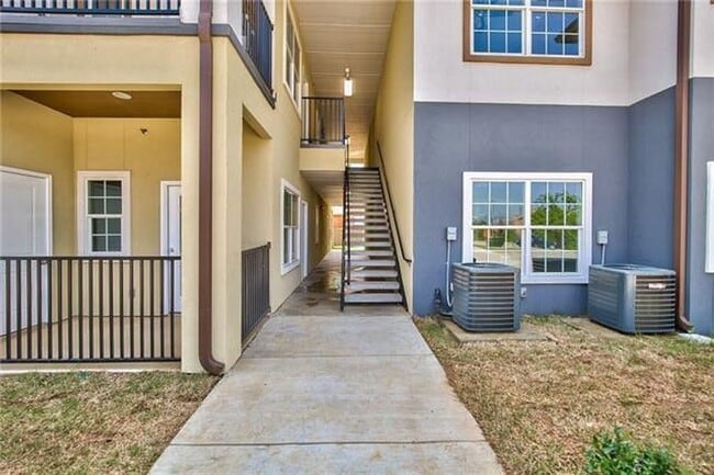 Building Photo - 13609 Pinnacle Cir W Unit 1205