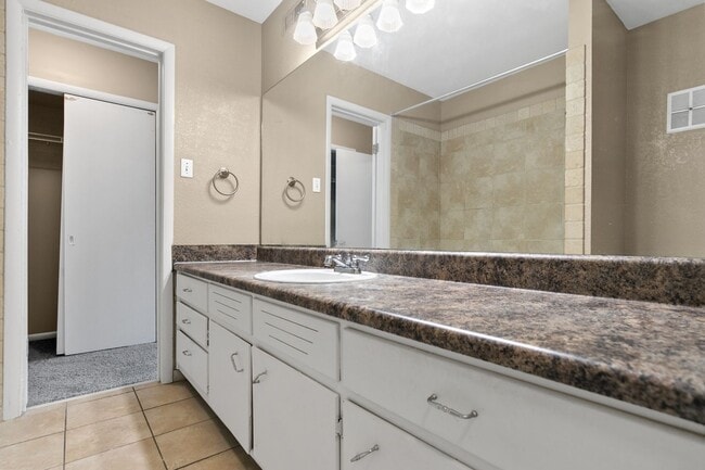 Photo - Altamont Cliffs