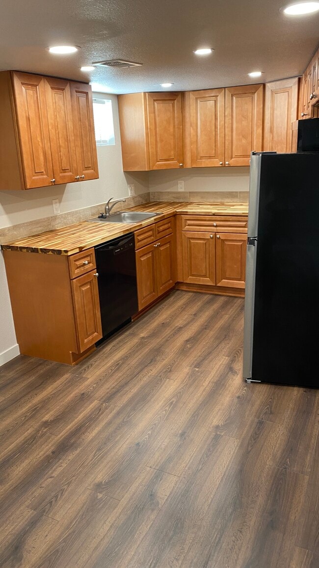 Kitchen - 3063 S Pennsylvania St Unit B