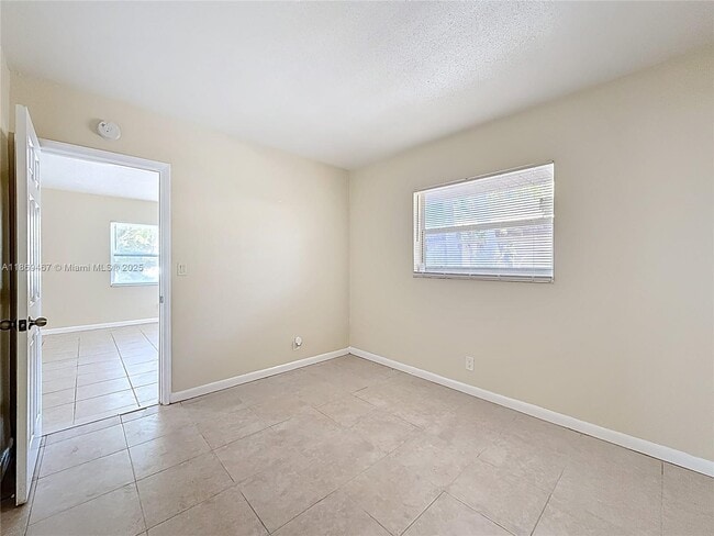 Photo - 240 NW 40th Ct Unit 1