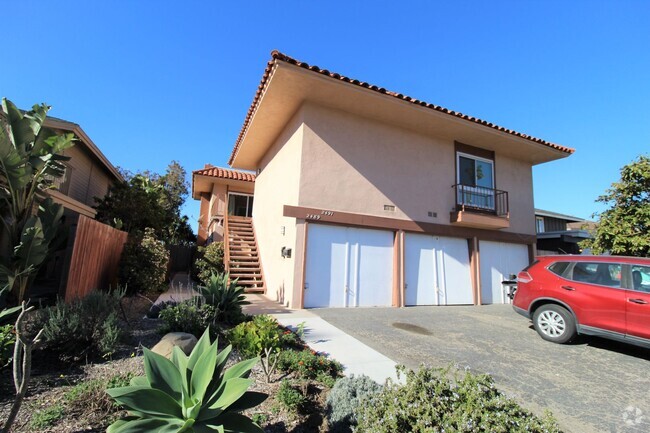 Building Photo - Remodeled Ventura Keys Duplex Rental