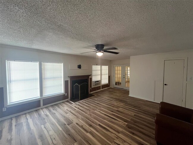 Photo - 7021 Bayway Dr Apartment Unit B