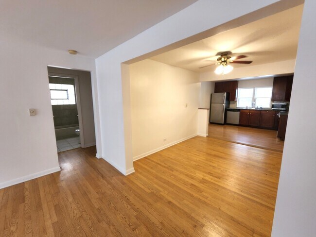 Photo - 8847 La Crosse Ave Unidad 304