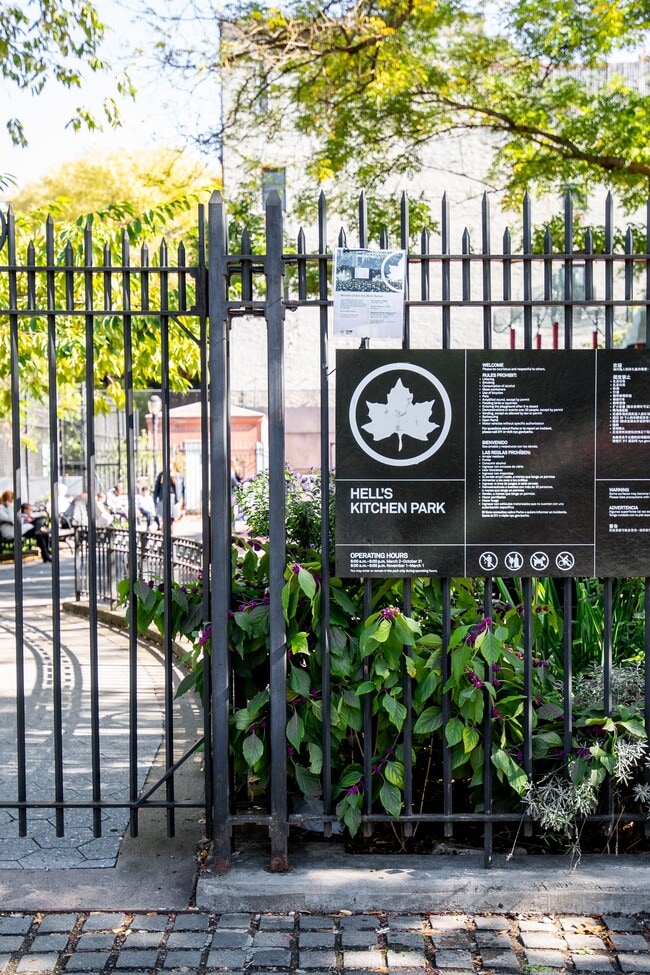 Photo - 500 W 43rd St