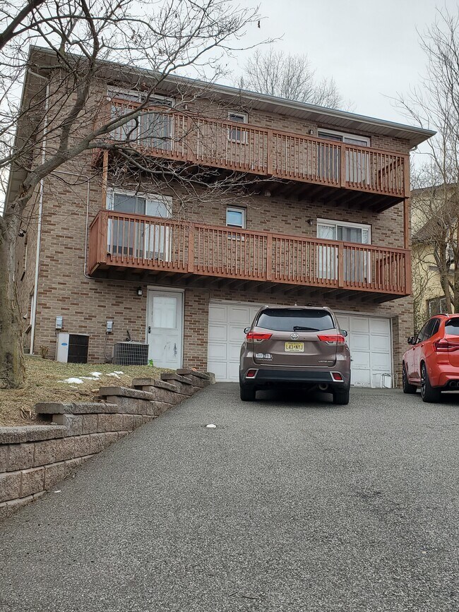 593 Hillside St Unit 1