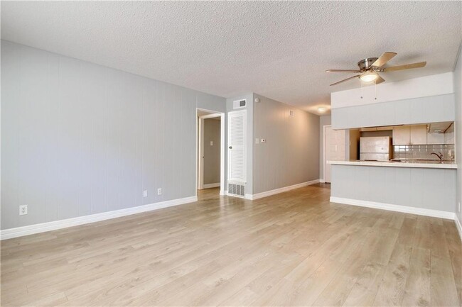 Photo - 2122 Hancock Dr Condo Unit 105