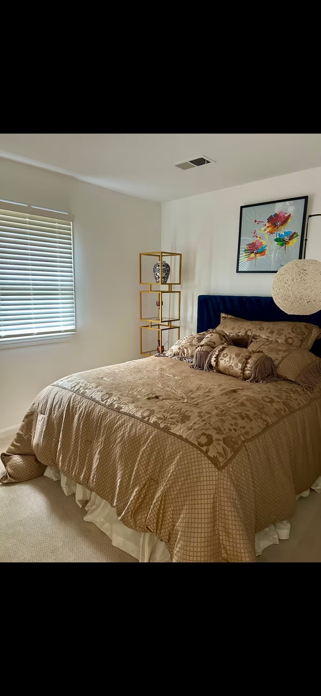Photo - 2111 N Lincoln St Unidad Furnished 1BR