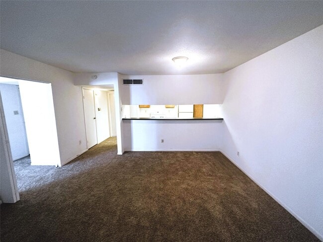 Building Photo - 2820 S Bartell Dr Unit 2 Rental