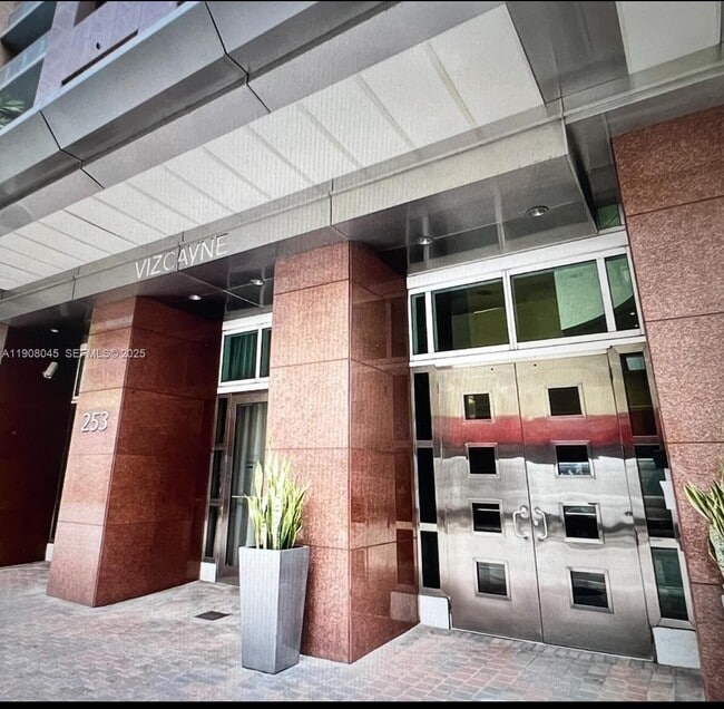 Building Photo - 253 NE 2nd St Unit 3507