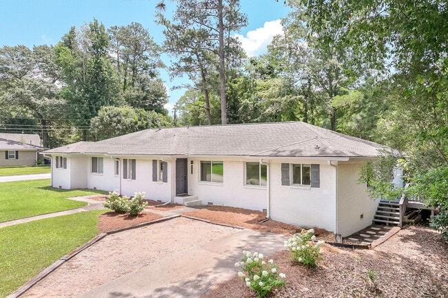 Photo - 205 W Drake Ave