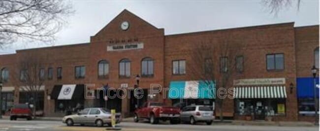 Building Photo - 510 E Broad St Unit 220