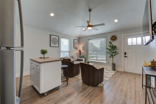 Photo - 4049 Lucille St