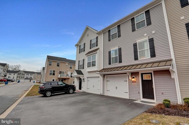 Photo - 8153 Lenker Dr