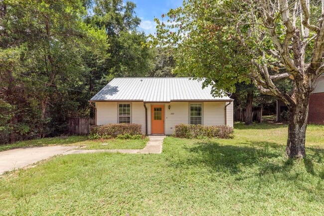 Building Photo - AVAILABLE IN OCTOBER! 2 beds 1 bath Rental
