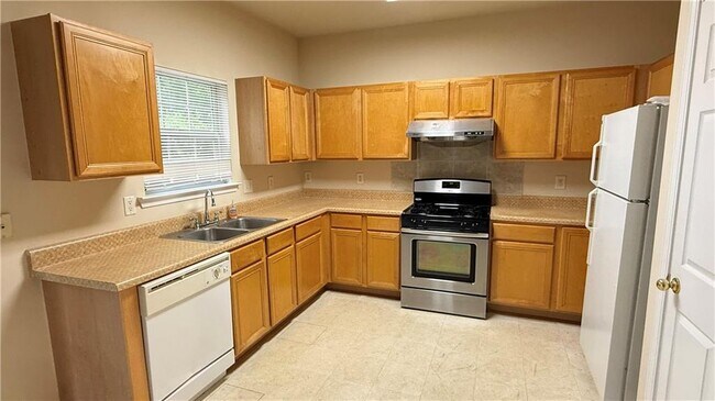 Photo - 2090 Atkinson Park Dr NW