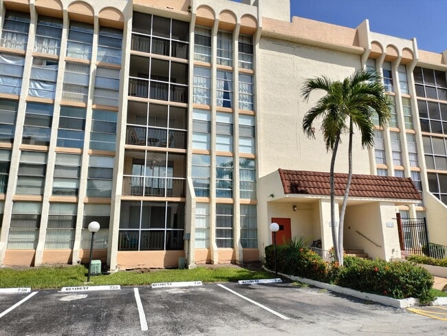 Building Photo - 501 Three Islands Boulevard Unit 206 Rental