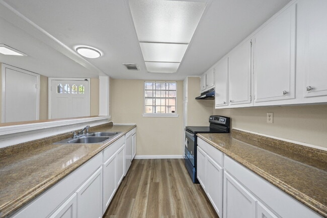 Photo - 7236 Crownwest St