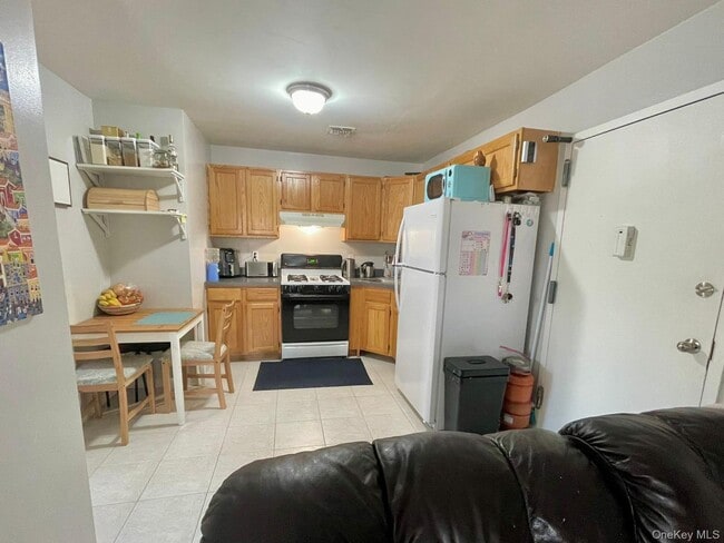Building Photo - 1200 Jericho Tpke Unit Apt 1