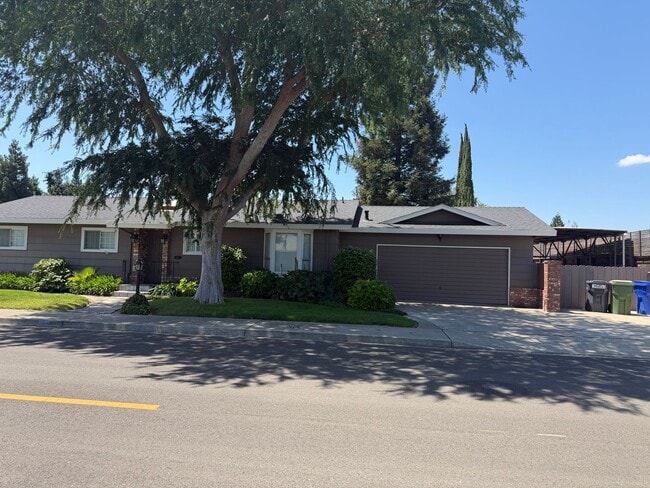 Photo - 3 Bedroom 2 bath with Rv Parking