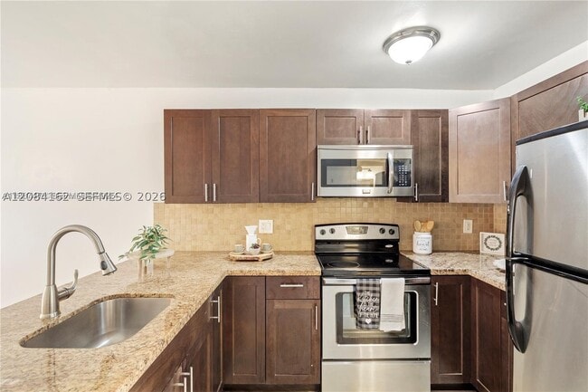 Building Photo - 7241 Miami Lakes Dr Unit D19